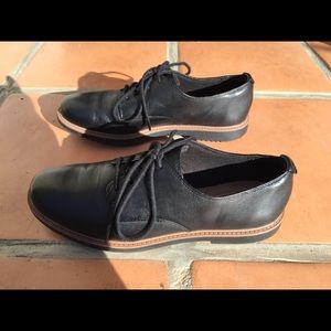Clarks “Raise Bloom” Oxford
